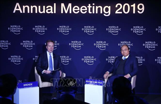 Thủ tướng Nguyễn Xuân Phúc đối thoại với Chủ tịch WEF về chủ đề Việt Nam và Thế giới